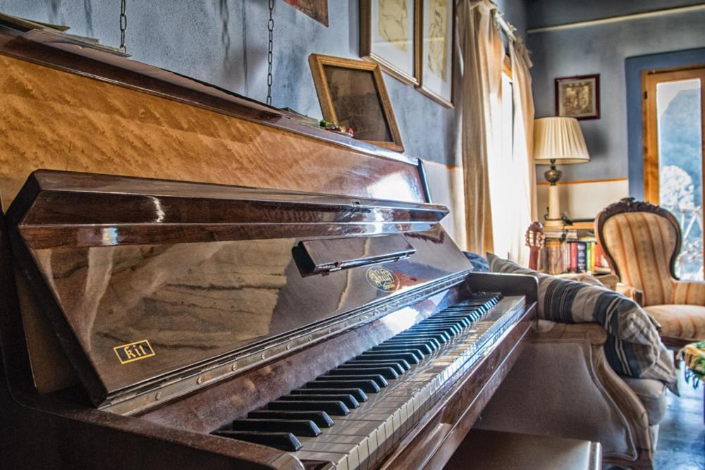 Bed and Breakfast Viandanti, Artisti E Sognatori Comano  Zewnętrze zdjęcie